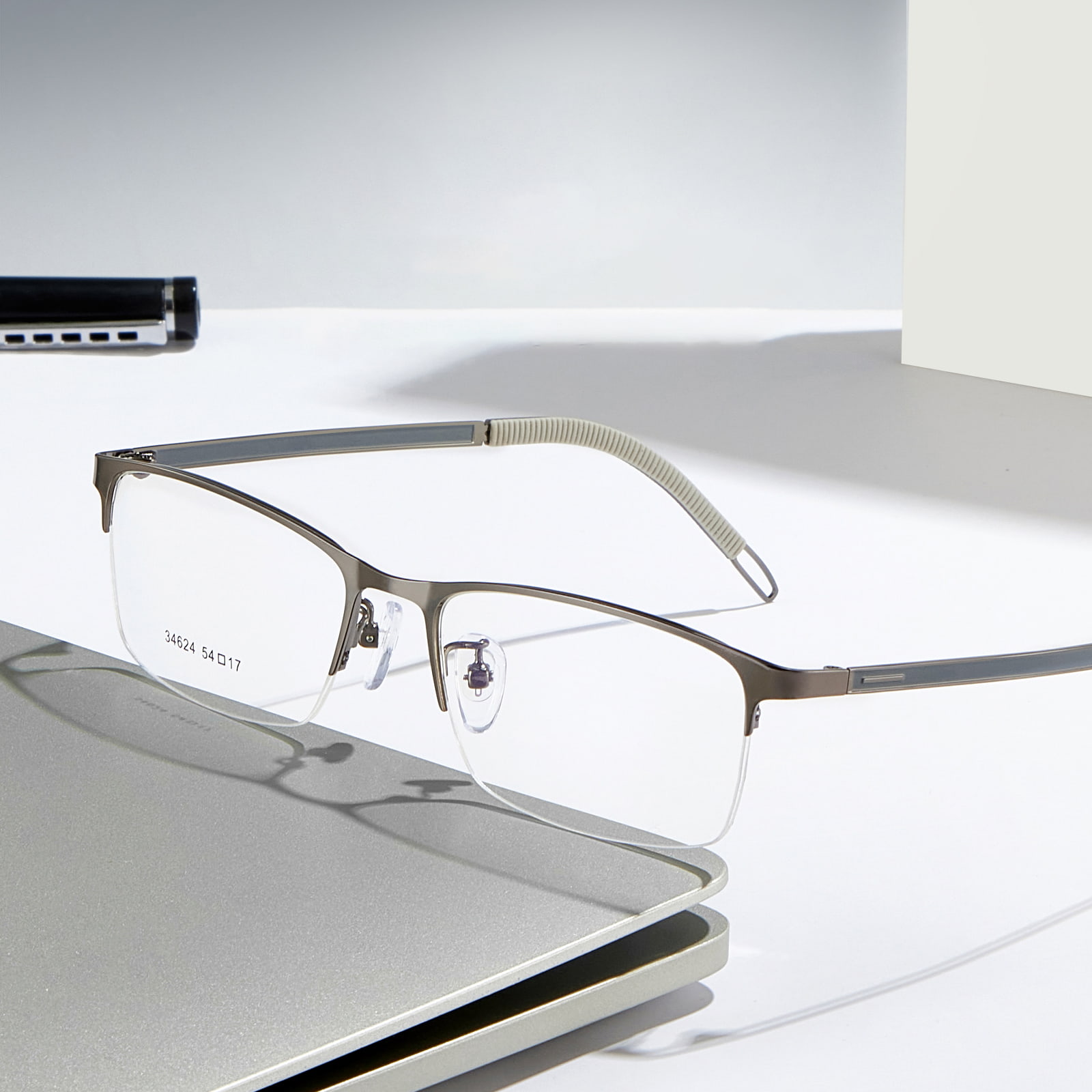 34624 Lunettes auxiliaires de lecture nordiques en alliage