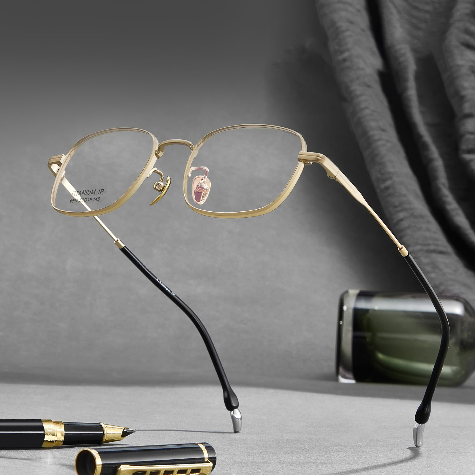 Lunettes en titane pur antidérapantes à larges bords 9004