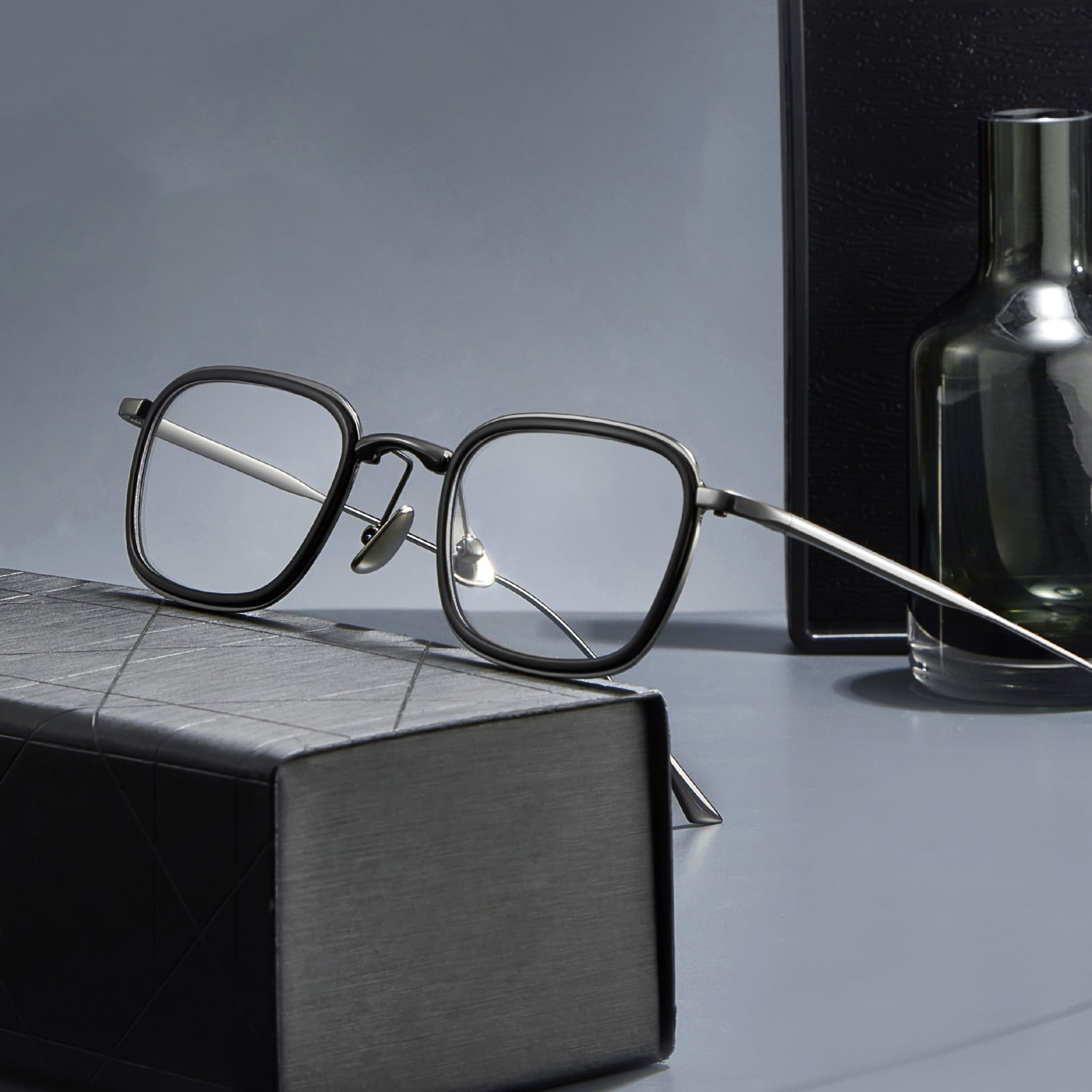 19052 Lunettes en titane pur uniques sans pression de style japonais