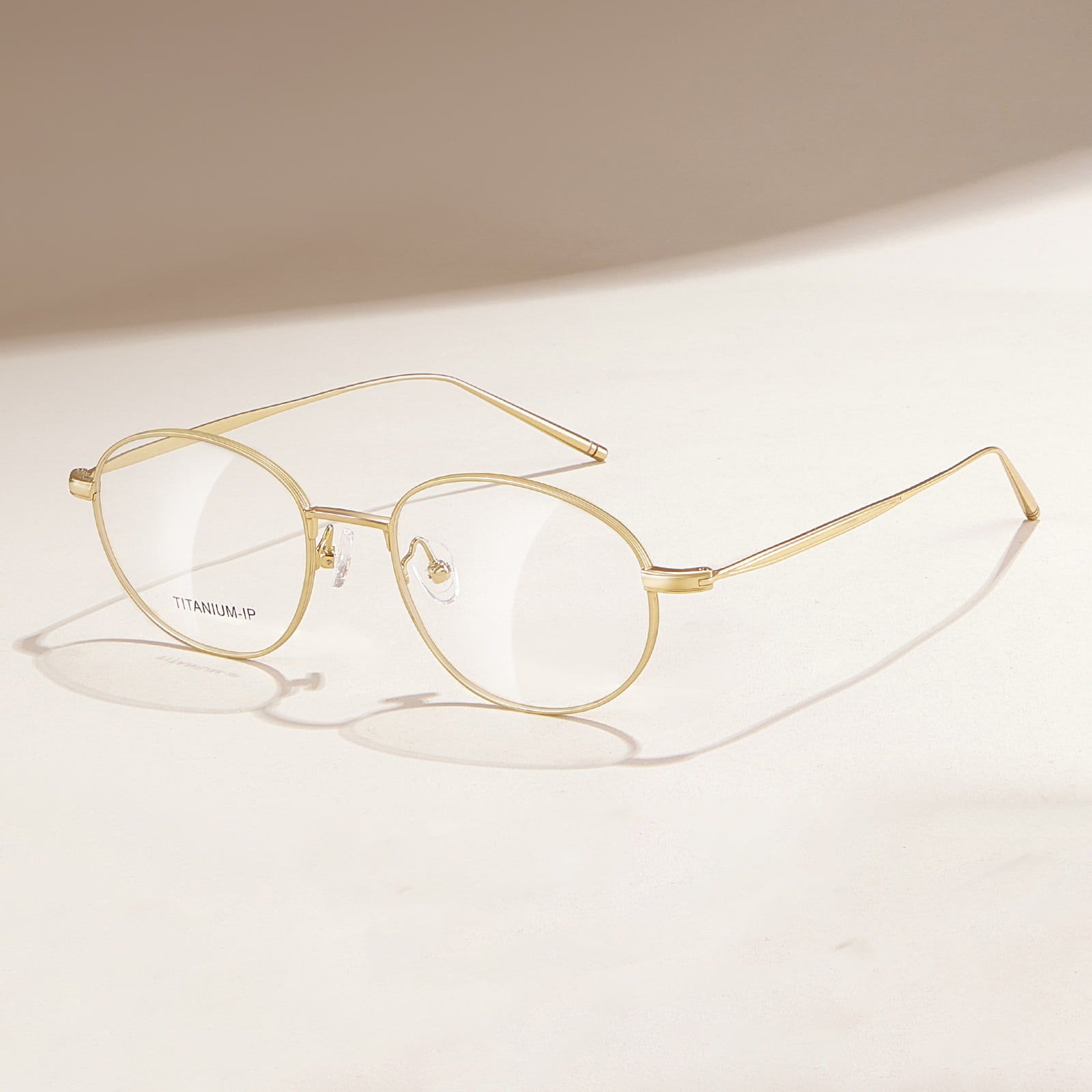 Lunettes en titane pur avec plaquettes nasales réglables à monture étroite 2A39