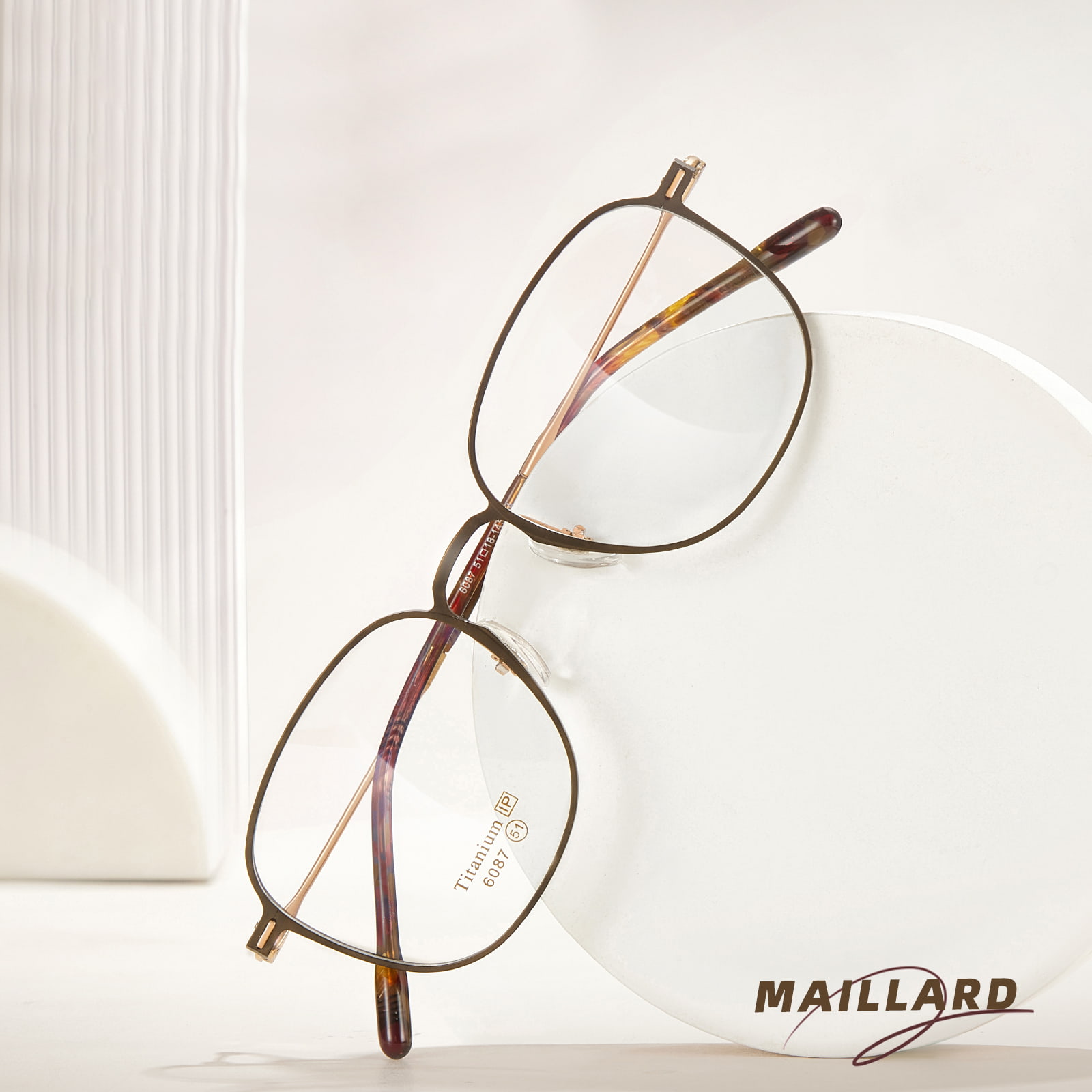 Lunettes en titane pur à tête de pile intégrée au cercle carré 6087