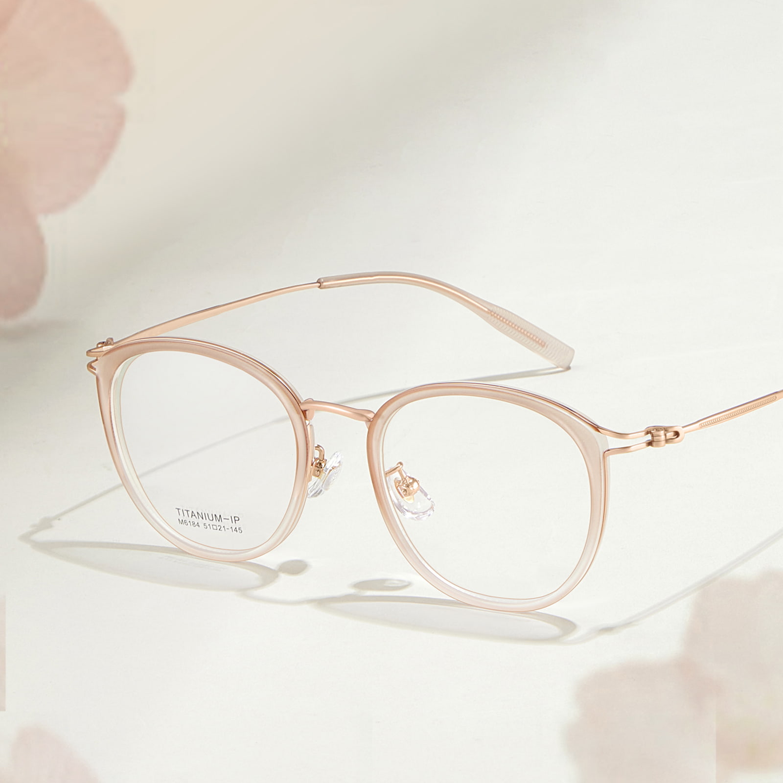 Lunettes en titane β creuses à colle dorée artistique M6184