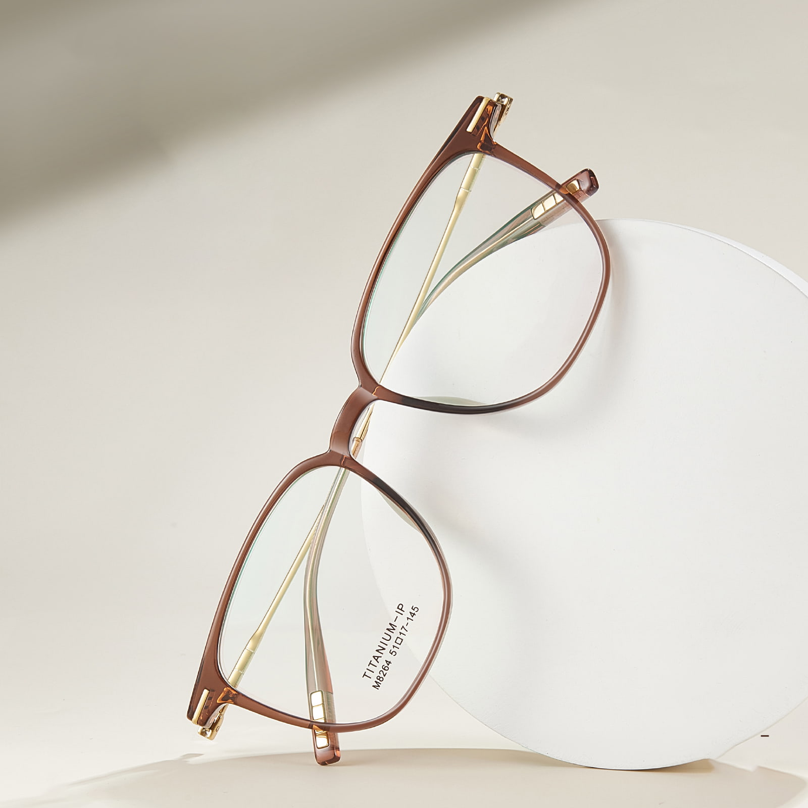 Lunettes M8264 en bambou et titane légères et durables