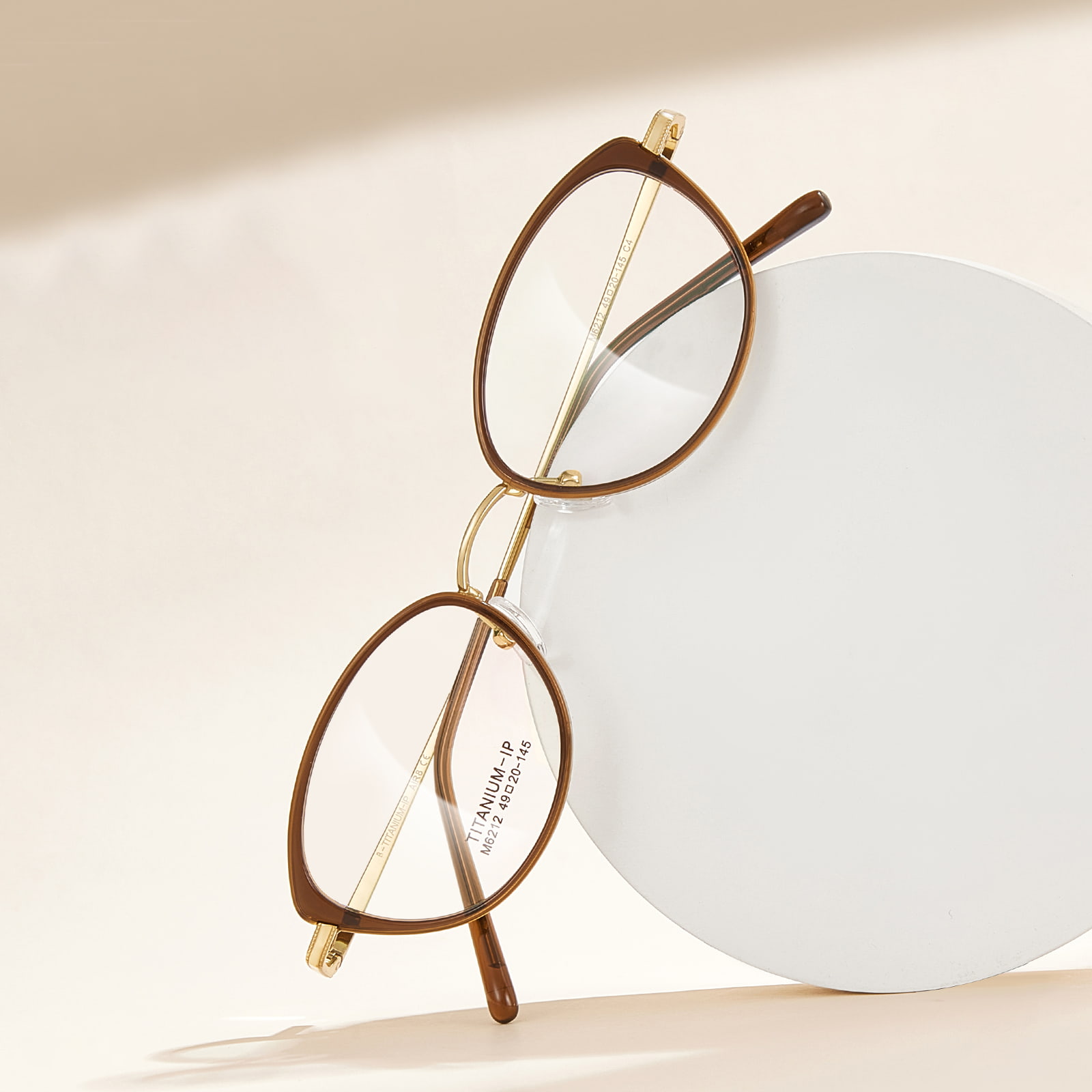 Lunettes en titane β à large monture et courbe souple M6212