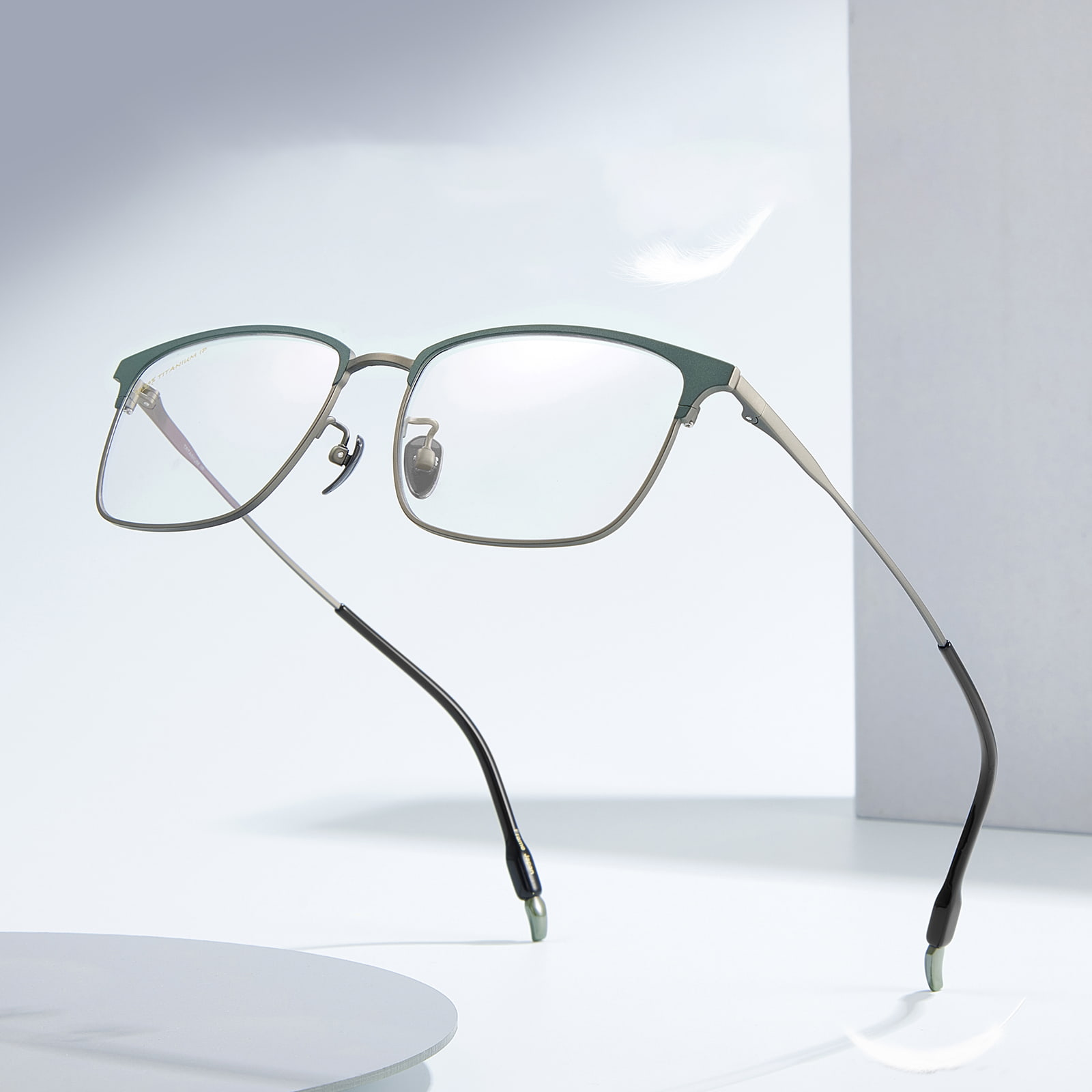 Lunettes en titane pur à monture ultra fine bicolore 9727 en forme de sourcil