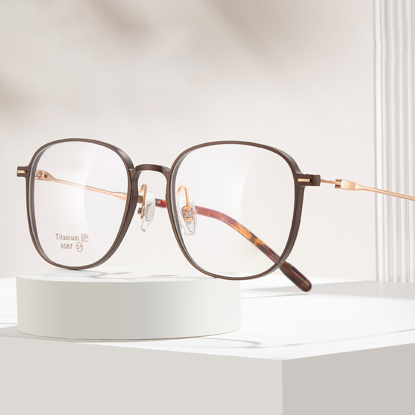 Lunettes en titane pur à tête de pile intégrée au cercle carré 6087