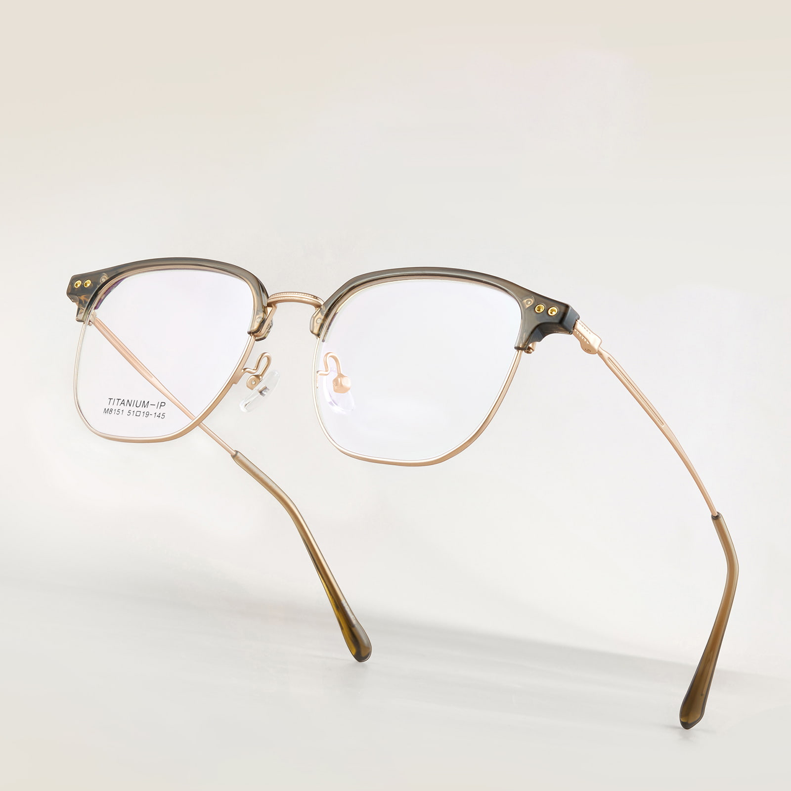 Lunettes légères en titane β à cercle carré M8151