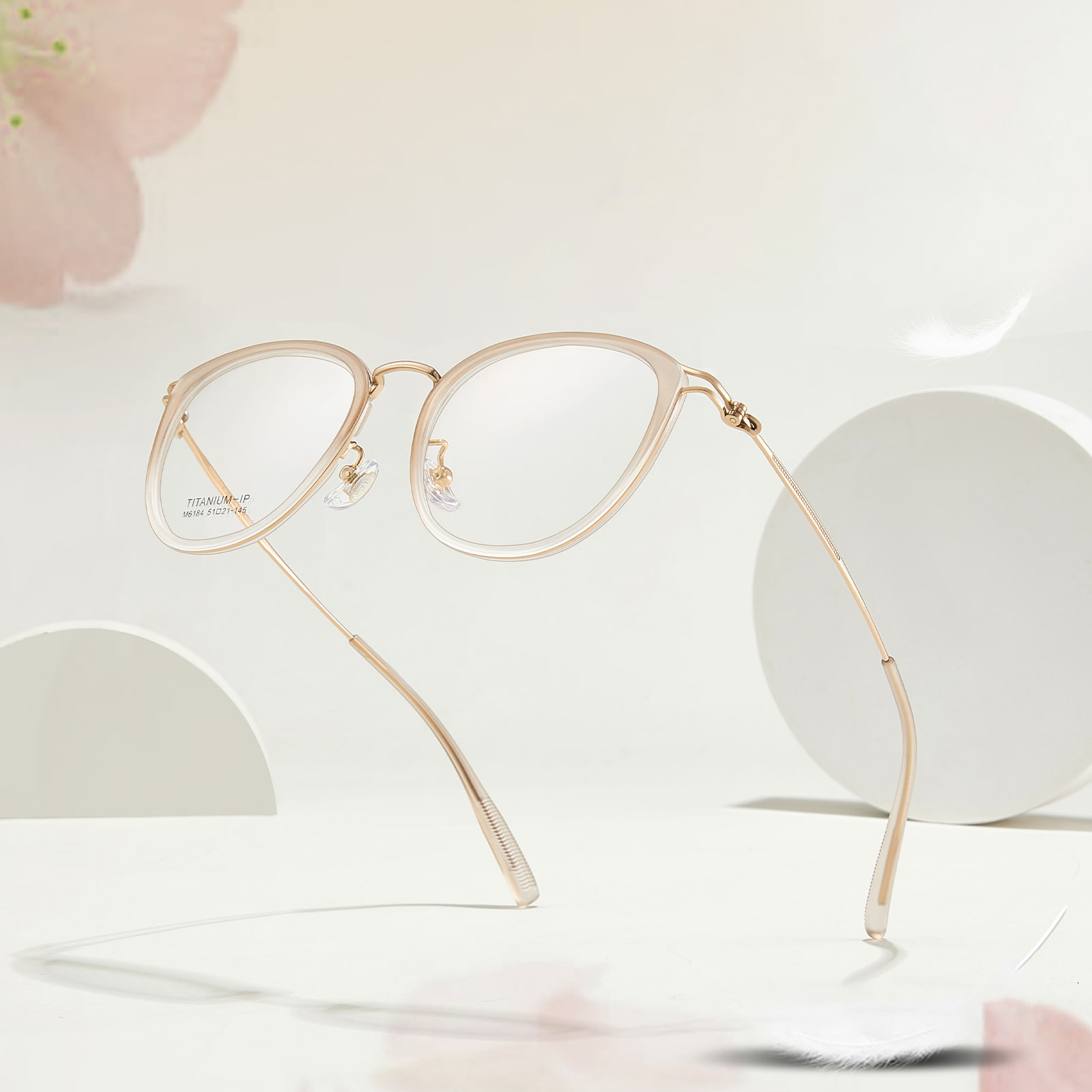 Lunettes en titane β creuses à colle dorée artistique M6184