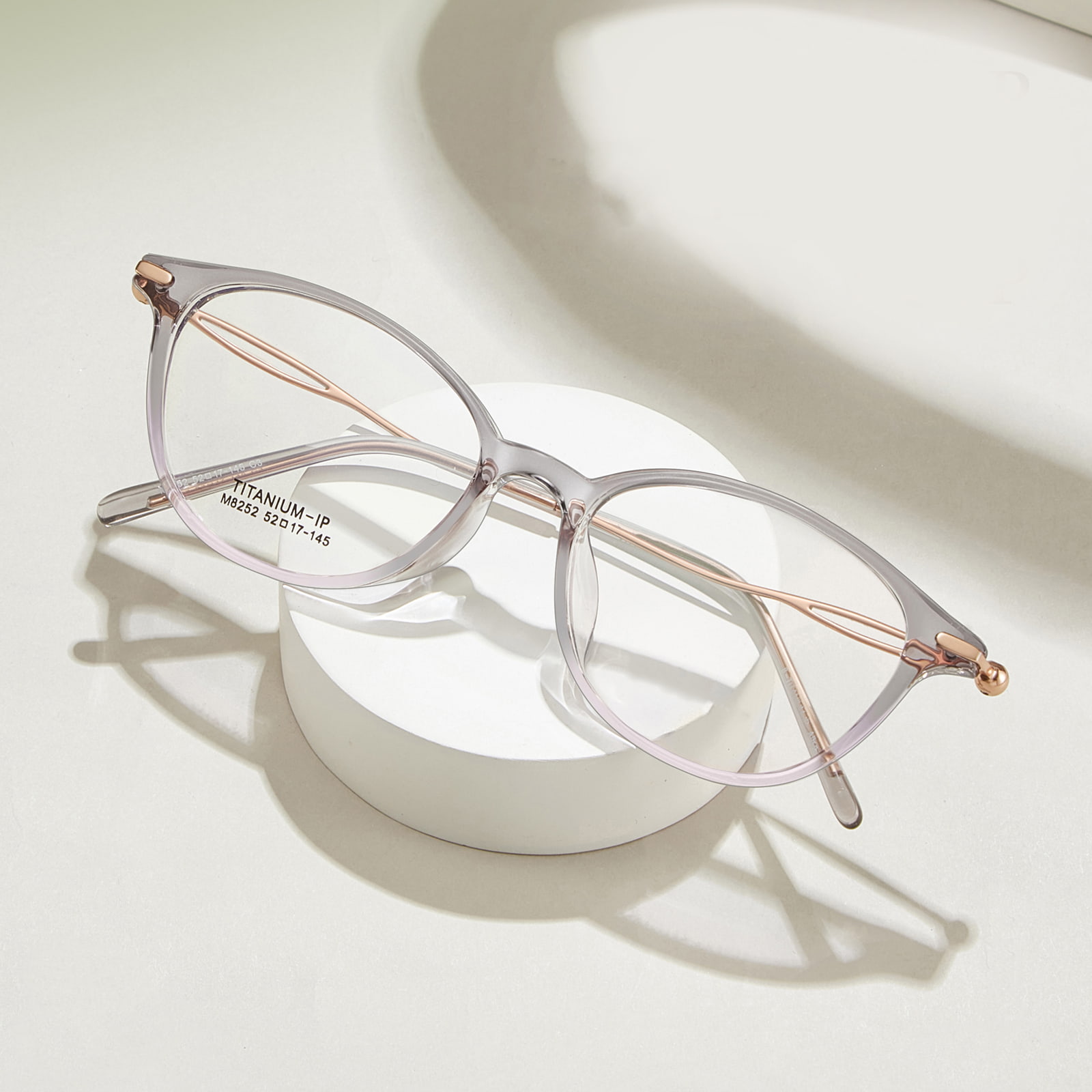 Lunettes en titane β creuses à pattes en titane ultra-résistantes M8252
