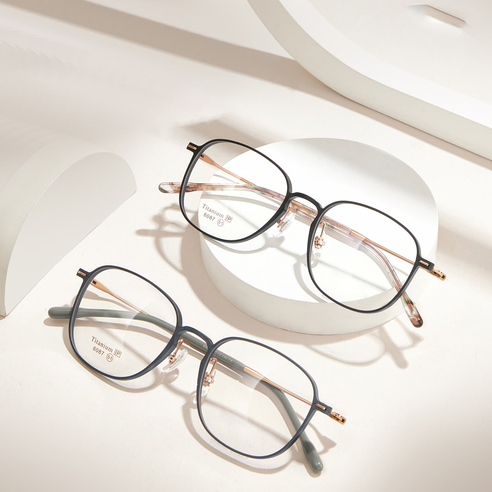 Lunettes en titane pur à tête de pile intégrée au cercle carré 6087