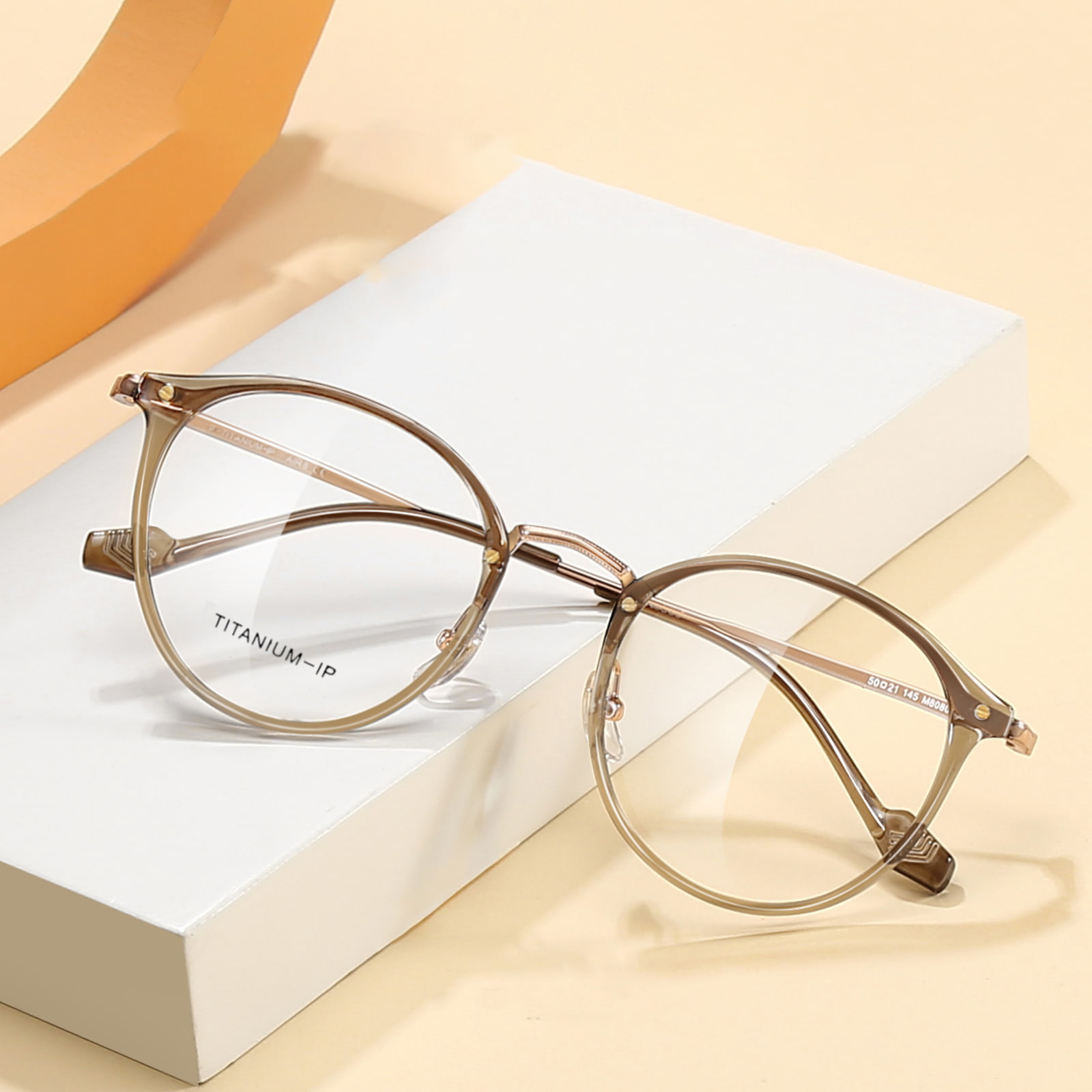 Lunettes en titane bêta anti-chute à monture ronde fine M8080