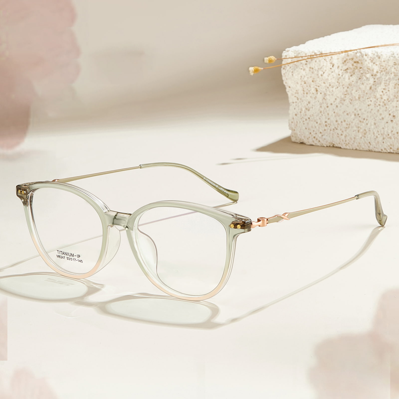 Lunettes en titane bêta ultralégères à bords élargis M8247
