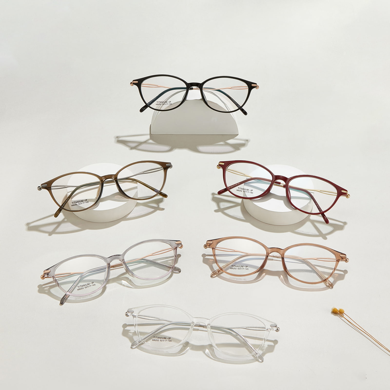 Lunettes en titane β creuses à pattes en titane ultra-résistantes M8252