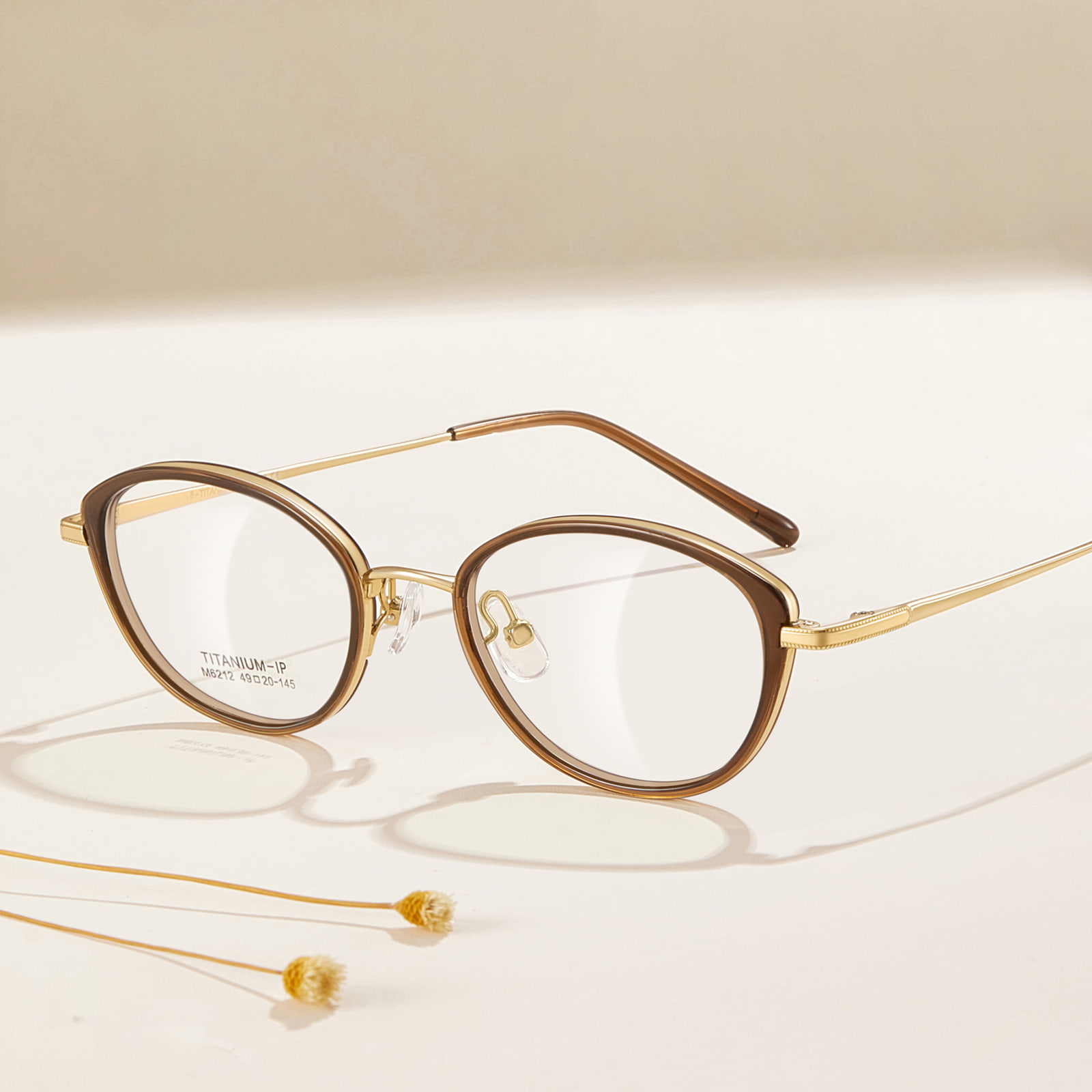 Lunettes en titane β à large monture et courbe souple M6212