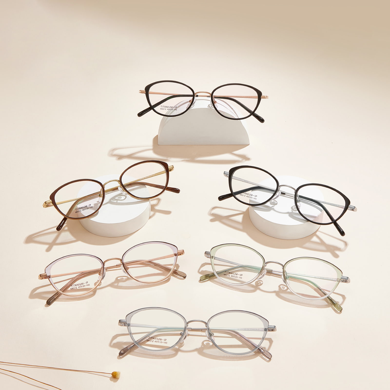 Lunettes en titane β à large monture et courbe souple M6212