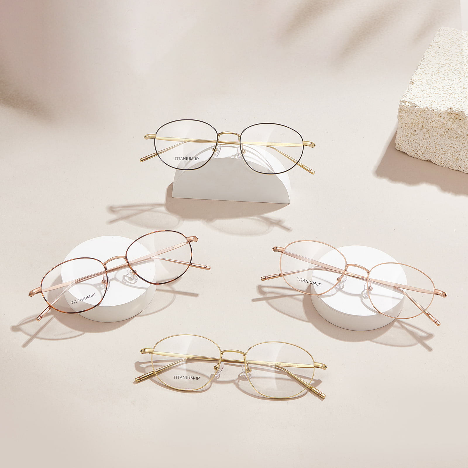 Lunettes en titane pur avec plaquettes nasales réglables à monture étroite 2A39
