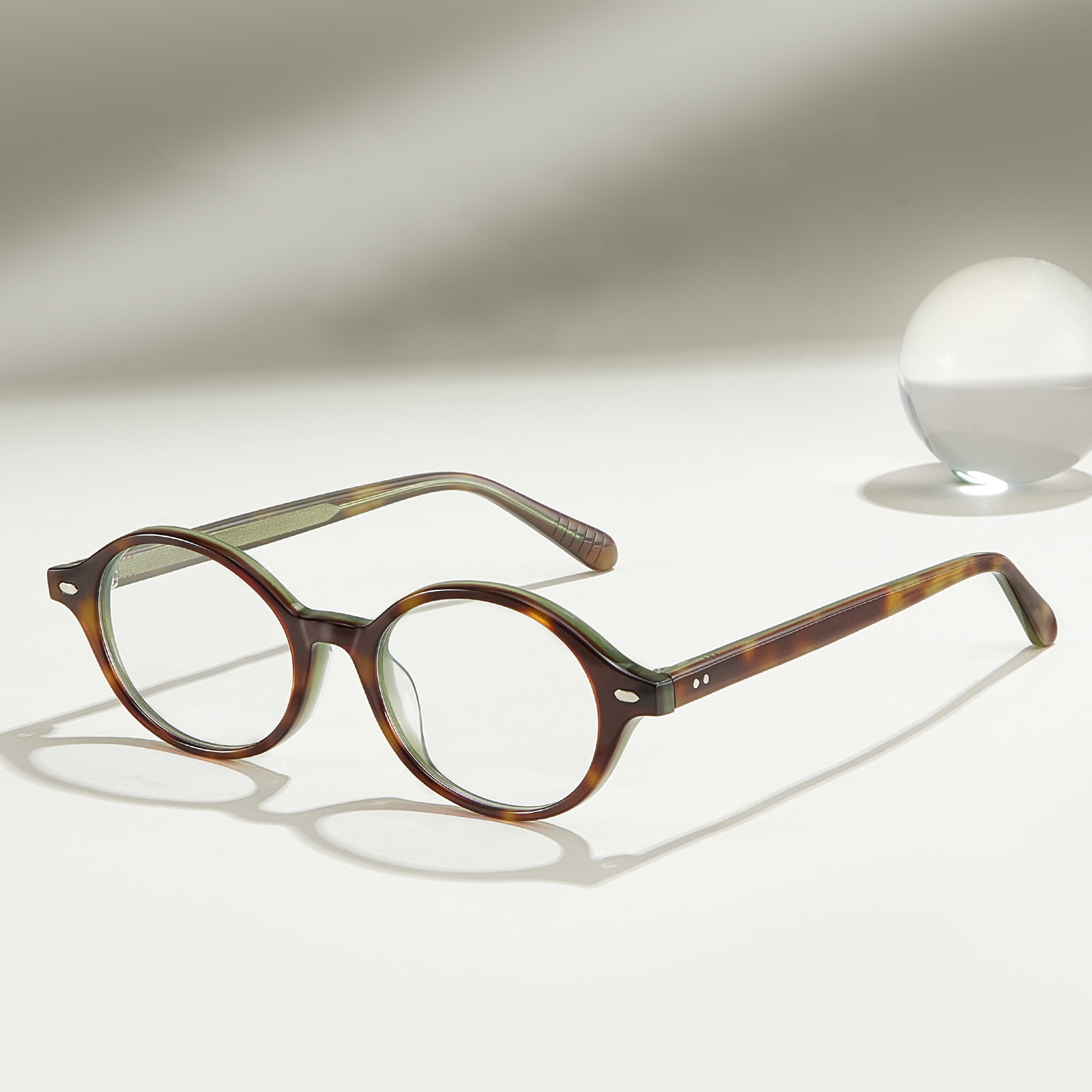 Lunettes ovales simples en acétate hypoallergénique BC8046
