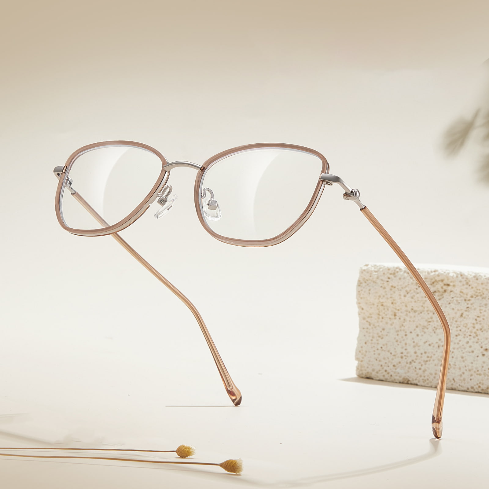 L'anneau intérieur en colle dorée TQ5776 fait légèrement rebondir les branches pour bloquer les lunettes à lumière bleue